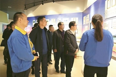 貴州省黔東南州委常委、榕江縣縣委書記賀代宏一行到公司參觀學習考察